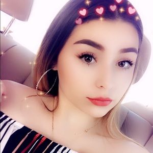 Meet your Posher, Larryissa